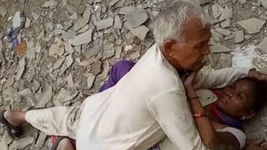 Elderly man's open-air encounter with Randi interrupted by Indian man