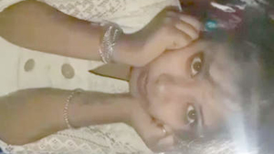 Soni from Bihar gets naked and dresses up in a bathing gown in HD video