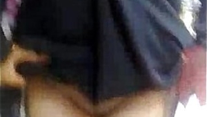 Aunty Showing pussy to MObile shop boy for getting recharge coupon free