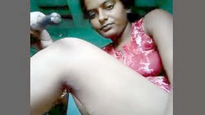 Super girl gets off with a huge squirrel in this steamy video