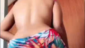 Lankan girl's seductive moves in teasing video