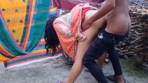 Indian women have outdoor sex with aroused man
