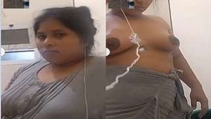 Indian babe reveals her naked body on video call