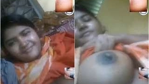 Desi babe flaunts her big boobs and pussy in video call
