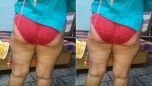 Husband records wife with a voluptuous butt for his own pleasure