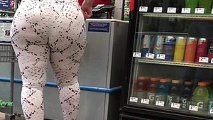 Arabian hottie's booty gets some attention (Part 2)