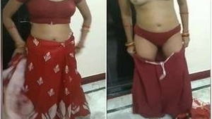 Bhabhi in saree reveals her big tits