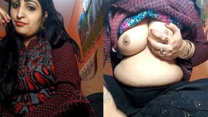 Cute Indian aunty's sensual webcam performance