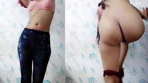 Indian beauty records self pleasure with fingers