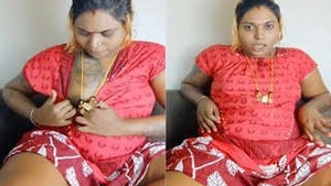 Tamil NRI bhabhi flaunts her breasts in seductive video