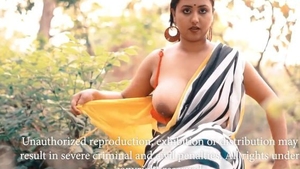 Newest collection of Moni's saree and topless photos