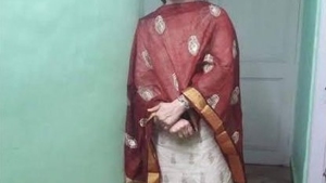 Indian aunty's steamy cam show