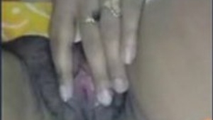 Desi bhabi pleasures herself with fingering in video call