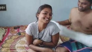 Friend and girlfriend have sex in amateur video