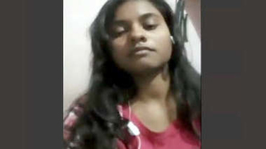 Desi girl flaunts her body on video call