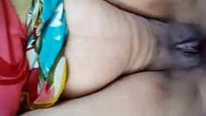 Desi housewife enjoys outdoor sex in India