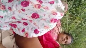 Desi couple enjoys outdoor sex in local park