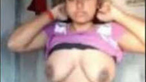 Desi girl flaunts her nude body in explicit clips