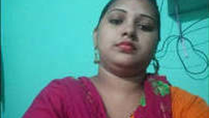 Hot Indian girl in steamy video compilation