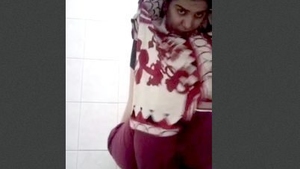 Watch a woman shower and pee in the bathroom