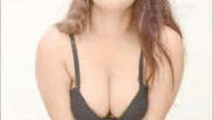 Bedazzle with Gunnjan Aap's seductive performance