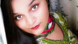 Pakistani girl displays her breasts and pussy on video call