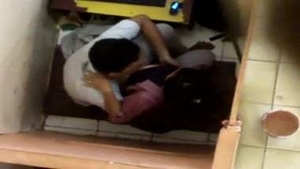 Indian girl with big boobs gets recorded in a cyber cafe