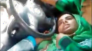 Desi babe having fun with her BF in the car