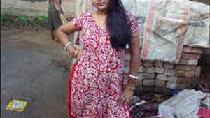 Boudi reveals her tits and pussy on video call