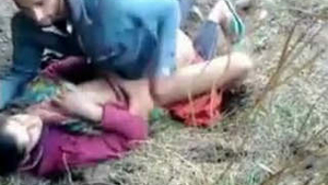 Kashmeri Dewar bhabi gets wild outdoor