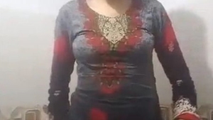 Desi bhabi's steamy bathroom romp with her boyfriend