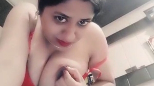 Desi bhabhi shares intimate selfie with lover