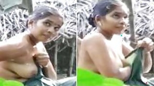 Camera is on and Desi love lays XXX titties open without seeing voyeur