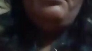 Desi mom displaying her amazing breasts for real