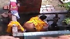 Indian aunty open bathing video recorded