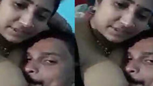 Indian amateur sex model invites man to kiss her big XXX twins