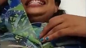 Tamil wife's cute face and sexy body in MMS video