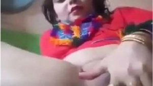 Desi aunty indulges in solo play with her fingers and tongue