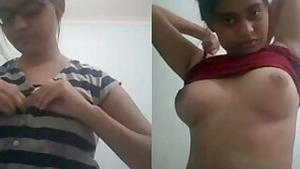 Desi babe recording herself nude