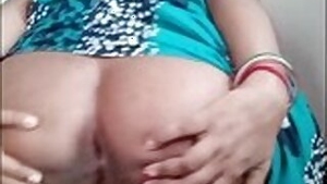 indian mom showing her big ass and fingering her pussy