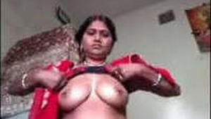Bhabhi displays her breasts