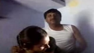 Home sex scandal of mature Indian aunty in saree!