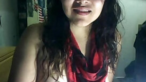 Chubby brunette strips for webcam