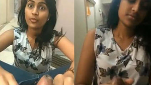 Indian babe sucks cock in Mumbai