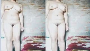Watch a naked girl from Assam show off her body