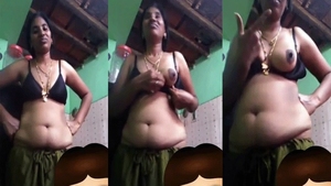 Tamil aunty flaunts her big breasts in a live video call