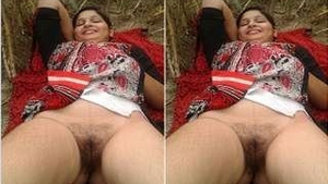 Desi bhabhi gets double penetrated in the outdoors