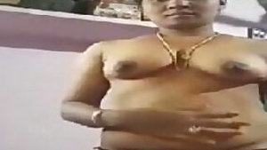 Tamial wife showing her hot body in twisted MMS vid