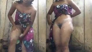 Sri Lankan girl indulges in intimate bathing for her lover