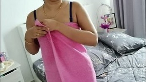 Indian wife has sex with her boss at a hotel